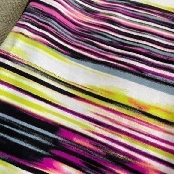 Nike Sports Capri Solar Wind Hydro Fuchsia Flash Black  Capri Leggings M - Picture 2 of 9